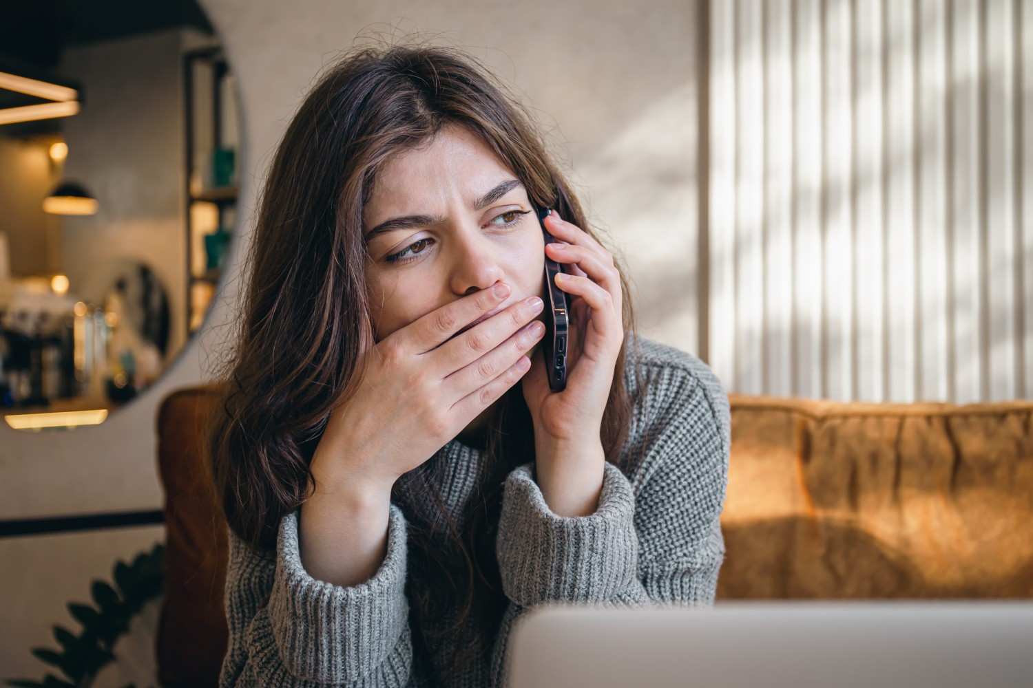 What to do if someone from 6167975722 left a voicemail demanding payment